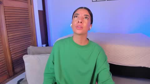 Snapshot of aylinnzambrano_ chatting on 10.05.25 Aylin online show from 10.05.25