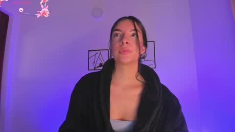 Snapshot of aylinnzambrano_ chatting on 11.19.25 Aylin online show from 11.19.25