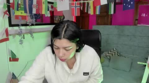 Snapshot of aysha_winxs chatting on 06.18.26 Aysha online show from 06.18.26