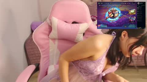 Snapshot of ayumi_tanaka chatting on 10.28.25 online show from 10.28.25