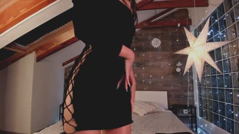 azaliaswallows online show from 02.05.25