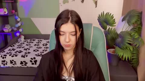 Snapshot of azaliya_haze chatting on 10.11.25 Azaliya online show from 10.11.25