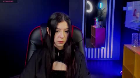 Snapshot of azaliya_haze chatting on 10.12.25 Azaliya online show from 10.12.25