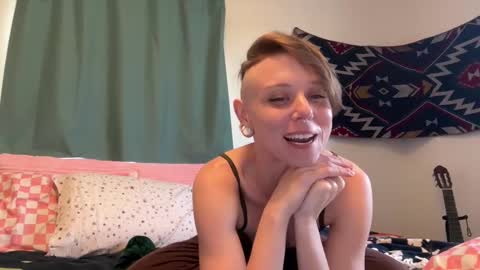 Snapshot of azeraika chatting on 11.19.25 Azerai online show from 11.19.25