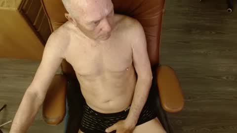 Snapshot of azmichael5 chatting on 02.26.25 Mike online show from 02.26.25