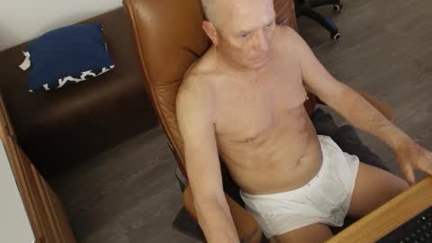 Snapshot of azmichael5 chatting on 02.28.25 Mike online show from 02.28.25