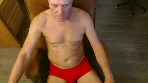 Snapshot of azmichael5 chatting on 10.20.25 Mike online show from 10.20.25