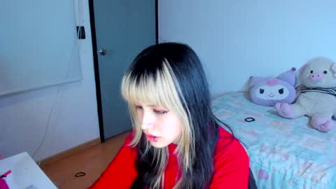 Azu Moure online show from 12.04.24