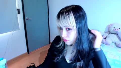 Azu Moure online show from 12.07.24