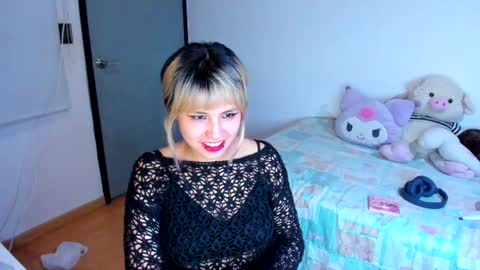 Azu Moure online show from 12.11.24