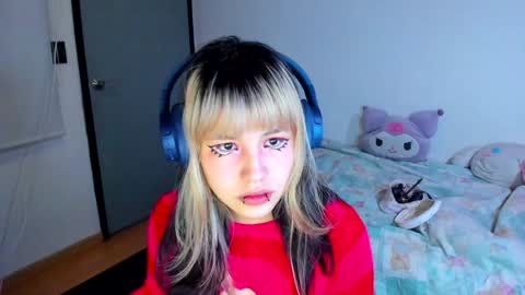 Azu Moure online show from 12.16.24