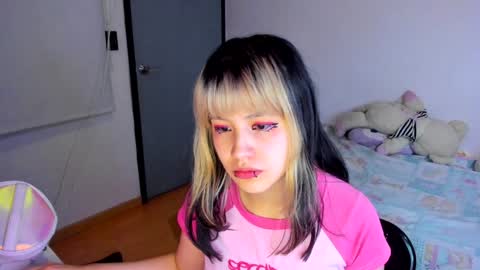 Azu Moure online show from 12.17.24