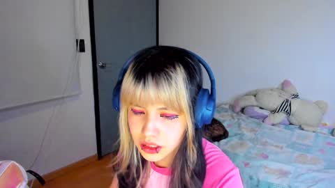 Azu Moure online show from 12.17.24