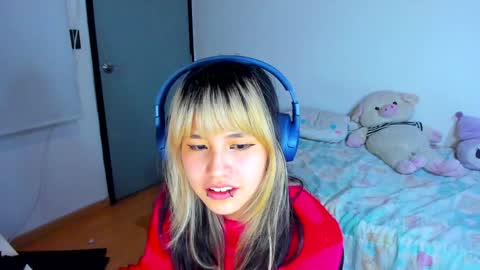 Azu Moure online show from 12.24.24