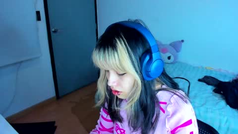 Azu Moure online show from 12.27.24