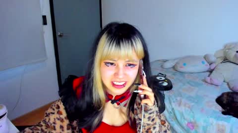 Azu Moure online show from 12.29.24