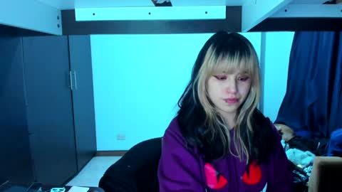 Azu Moure online show from 01.10.25