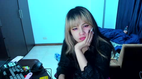 Azu Moure online show from 01.10.25