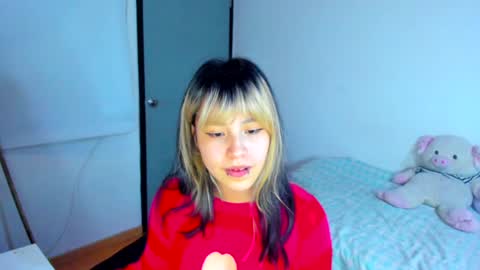 Azu Moure online show from 01.23.25