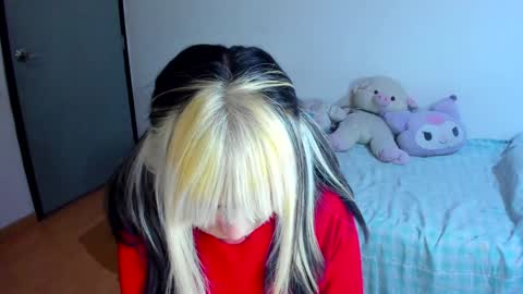 Azu Moure online show from 01.30.25