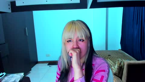 Azu Moure online show from 02.01.25