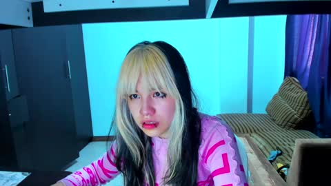 Azu Moure online show from 02.02.25