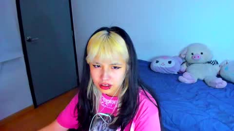 Azu Moure online show from 02.12.25