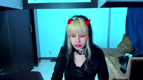 Azu Moure online show from 02.15.25