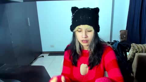 Azu Moure online show from 02.21.25