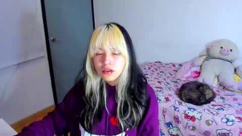 Azu Moure online show from 03.09.25