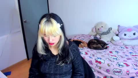 Azu Moure online show from 03.11.25