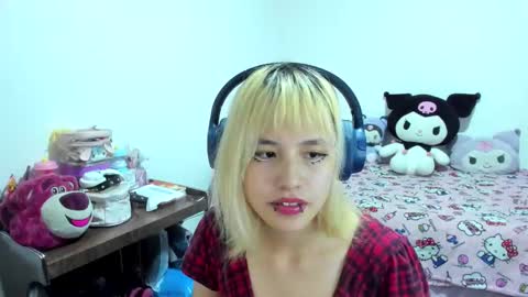 Azu Moure online show from 09.12.25