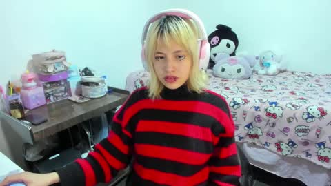 Azu Moure online show from 09.19.25