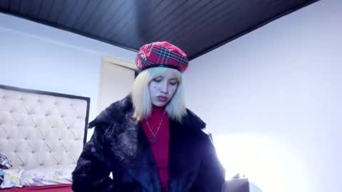 Azu Moure online show from 10.18.25