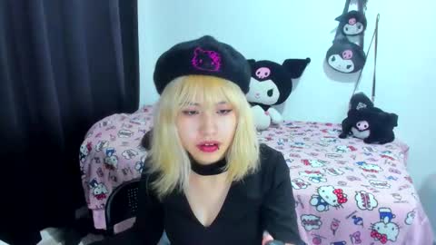 Azu Moure online show from 11.07.25