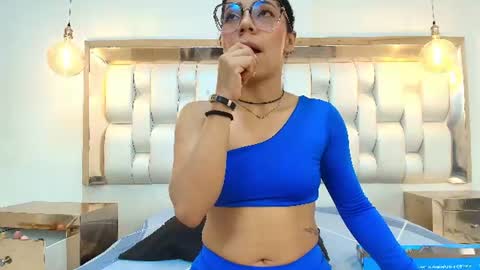 Snapshot of azulmaveric chatting on 07.17.26 AZUL online show from 07.17.26