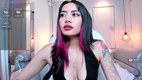 Azura online show from 02.04.25