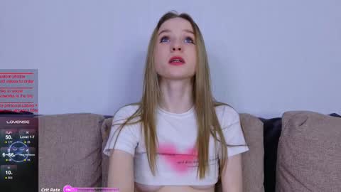 Snapshot of b4by_emilia chatting on 11.10.25 b4by_emilia online show from 11.10.25