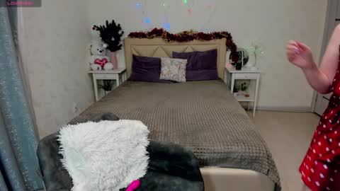 Snapshot of b_bonya_m chatting on 12.21.24 Bonya online show from 12.21.24