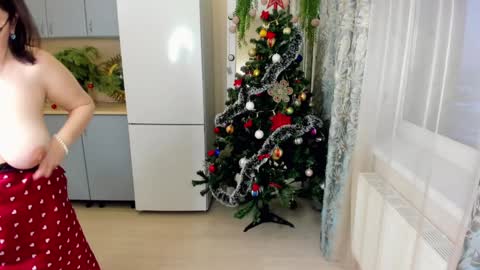 Snapshot of b_bonya_m chatting on 12.24.24 Bonya online show from 12.24.24