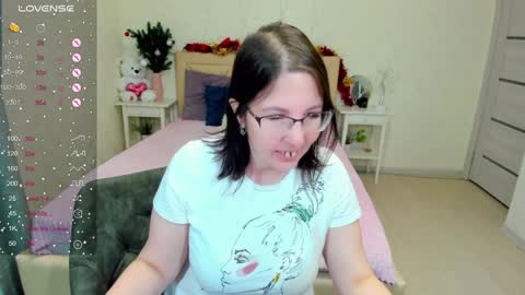 Snapshot of b_bonya_m chatting on 12.27.24 Bonya online show from 12.27.24