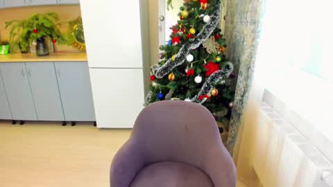 Snapshot of b_bonya_m chatting on 12.28.24 Bonya online show from 12.28.24