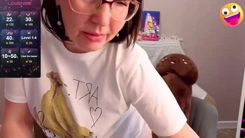 Snapshot of b_bonya_m chatting on 10.12.25 Bonya online show from 10.12.25