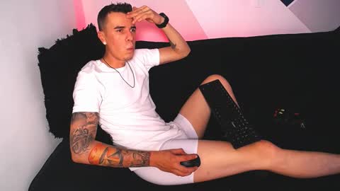 Snapshot of baan9 chatting on 02.04.25 baan9 online show from 02.04.25