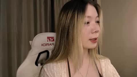 Snapshot of babby_rabbit_ chatting on 10.17.25 Cute Raby online show from 10.17.25