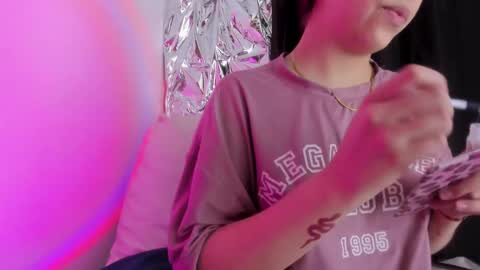 Queen B online show from 10.03.25