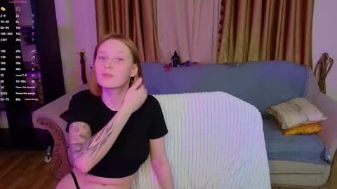 Snapshot of babees_eva chatting on 09.19.25 Sweety Eva online show from 09.19.25