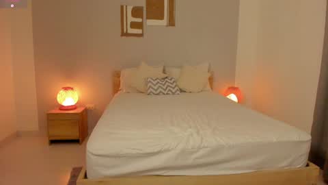 Snapshot of babesexy19_ chatting on 01.06.25 itzell online show from 01.06.25