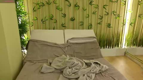 Olivia and Lexi online show from 02.21.25