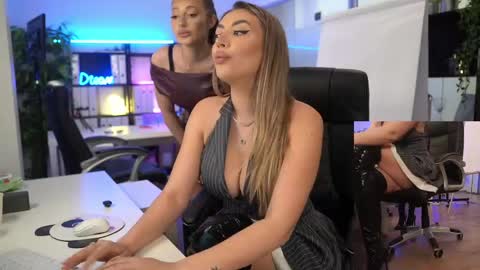 Olivia and Lexi online show from 04.22.26
